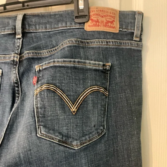 Levi’s classic bootcut blue jeans size 16 short cotton/poly blend with stretch - Picture 8 of 14